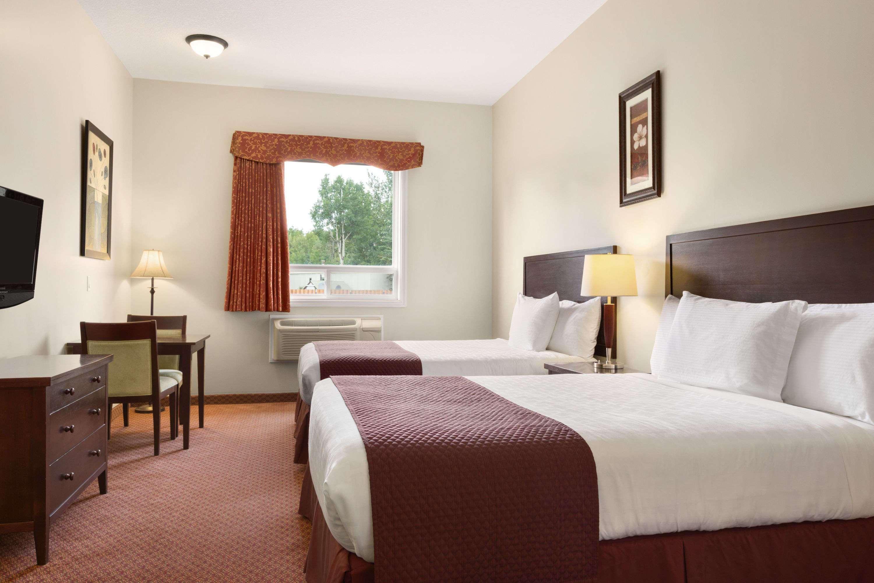 Days Inn By Wyndham Chetwynd Exterior photo